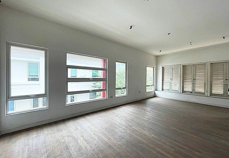 Rafflesia @ The Hill