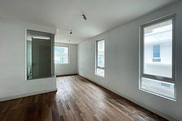 Rafflesia @ The Hill