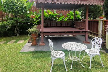 Lovely tropical garden with koi pond bungalow home with 24 hours gated guarded security system