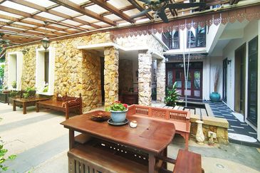 Lovely tropical garden with koi pond bungalow home with 24 hours gated guarded security system