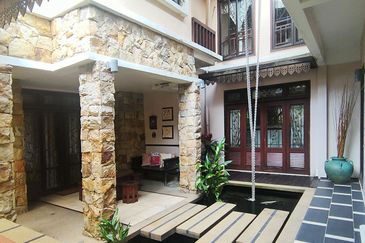 Lovely tropical garden with koi pond bungalow home with 24 hours gated guarded security system