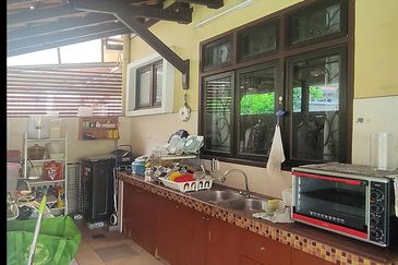 Lovely tropical garden with koi pond bungalow home with 24 hours gated guarded security system