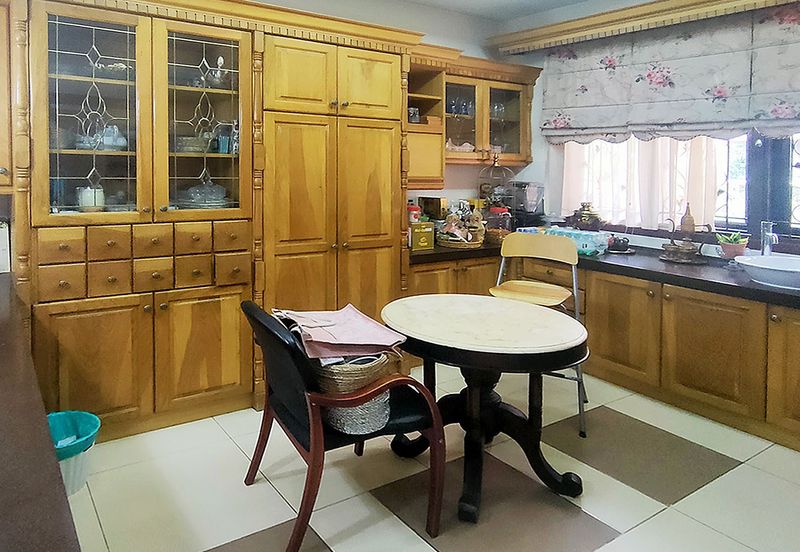 Lovely tropical garden with koi pond bungalow home with 24 hours gated guarded security system