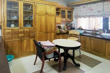 Lovely tropical garden with koi pond bungalow home with 24 hours gated guarded security system