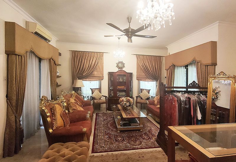 Lovely tropical garden with koi pond bungalow home with 24 hours gated guarded security system