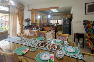 Lovely tropical garden with koi pond bungalow home with 24 hours gated guarded security system