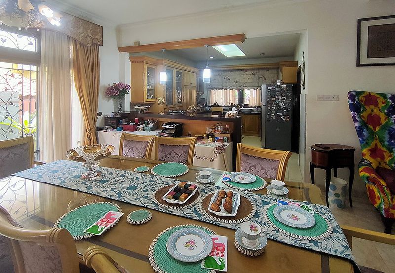 Lovely tropical garden with koi pond bungalow home with 24 hours gated guarded security system