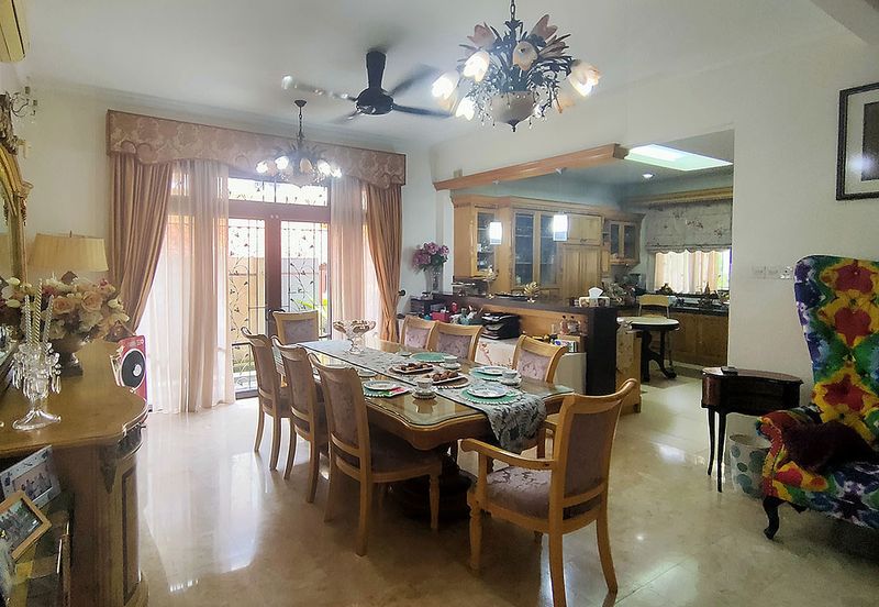 Lovely tropical garden with koi pond bungalow home with 24 hours gated guarded security system