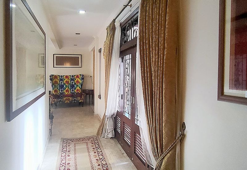 Lovely tropical garden with koi pond bungalow home with 24 hours gated guarded security system