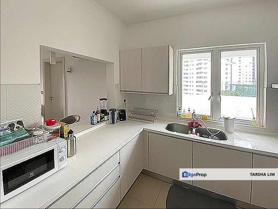 Unique 850sf unit comes with large 310sf balcony, Selangor, Mutiara Damansara