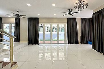 24 hours guarded community with spacious living space