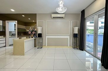 24 hours guarded community with spacious living space