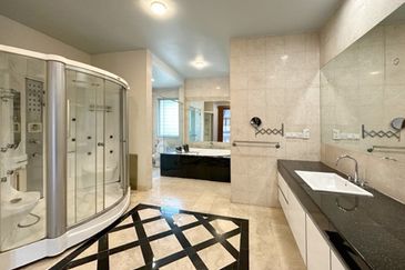 24 hours guarded community with spacious living space