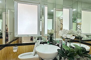 24 hours guarded community with spacious living space