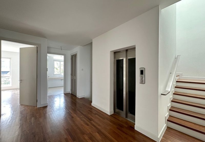 Rafflesia @ The Hill