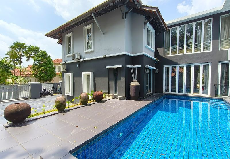 24 hours gated guarded modren 2 storey home with pool and 10 car parks