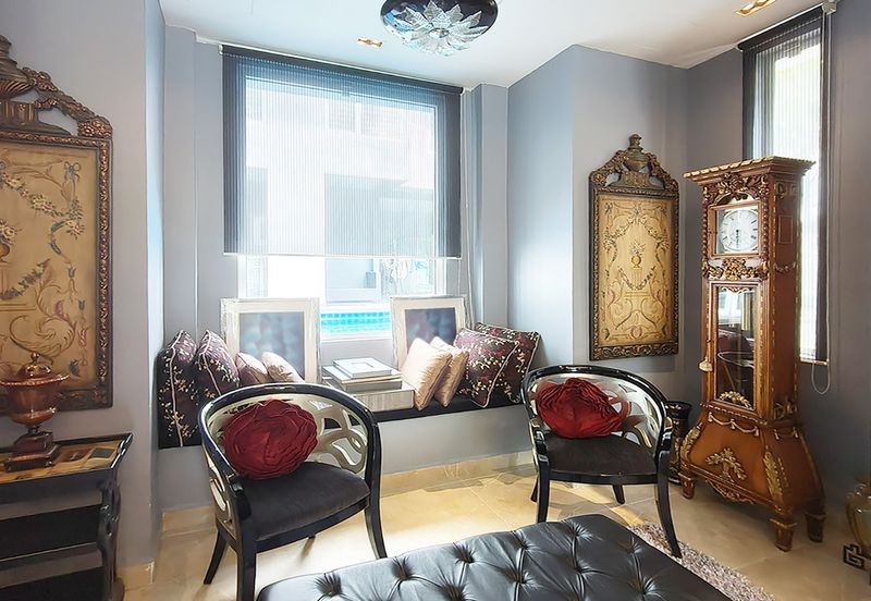 24 hours gated guarded modren 2 storey home with pool and 10 car parks