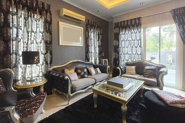 24 hours gated guarded modren 2 storey home with pool and 10 car parks