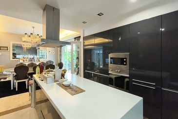 24 hours gated guarded modren 2 storey home with pool and 10 car parks