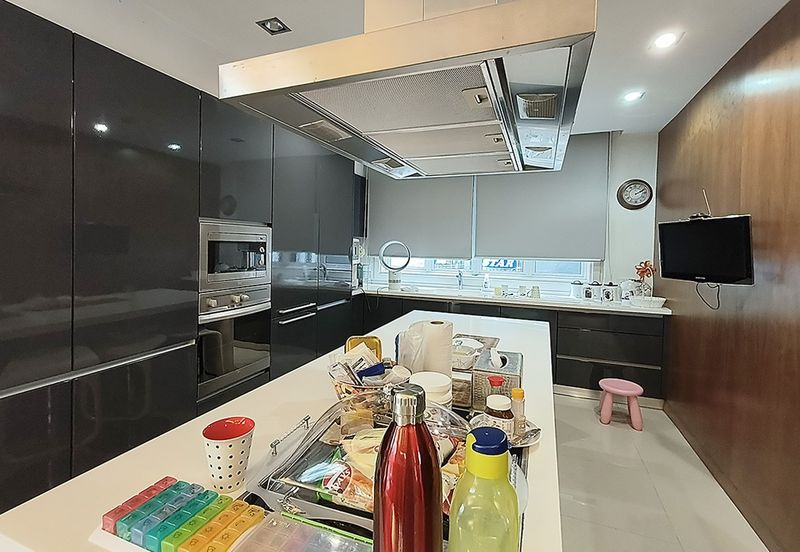 24 hours gated guarded modren 2 storey home with pool and 10 car parks