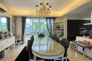 24 hours gated guarded modren 2 storey home with pool and 10 car parks