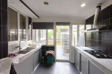 24 hours gated guarded modren 2 storey home with pool and 10 car parks