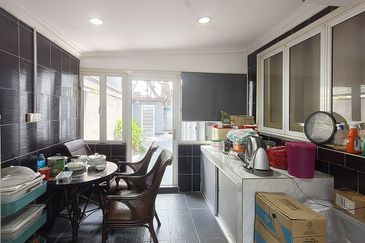 24 hours gated guarded modren 2 storey home with pool and 10 car parks