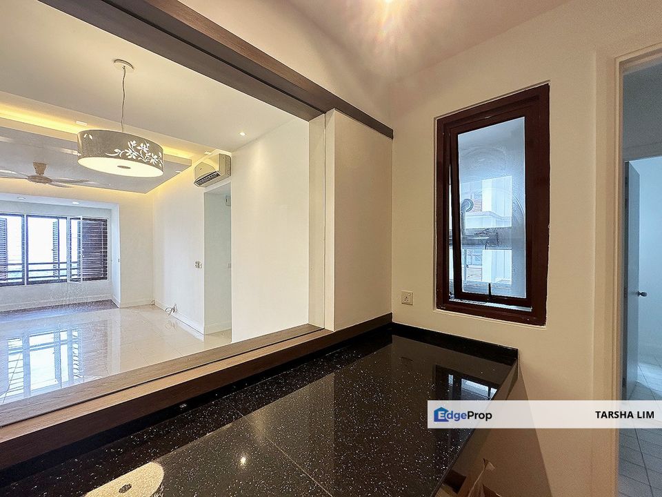 Recently touch up unit ready to move in with great unblocked breezy view, Selangor, Mutiara Damansara