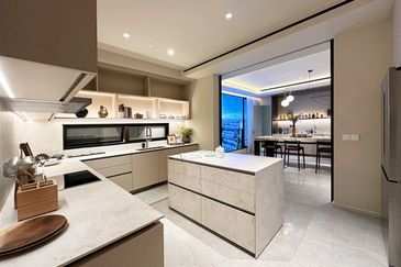 Exclusive sky semi-d. Freehold very low density - only 126 units with private lift land private obby, ev bay & extra store