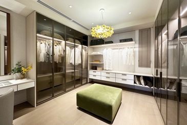 Exclusive sky semi-d. Freehold very low density - only 126 units with private lift land private obby, ev bay & extra store