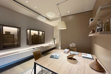 Exclusive sky semi-d. Freehold very low density - only 126 units with private lift land private obby, ev bay & extra store