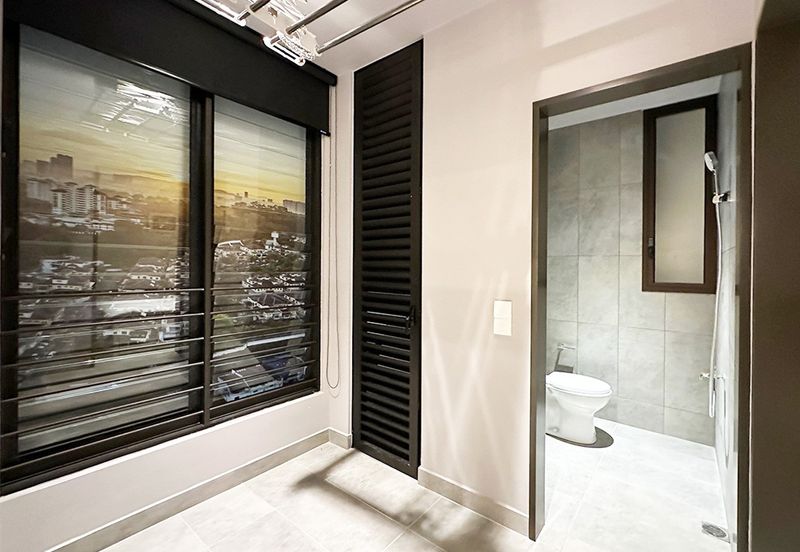 Exclusive sky semi-d. Freehold very low density - only 126 units with private lift land private obby, ev bay & extra store