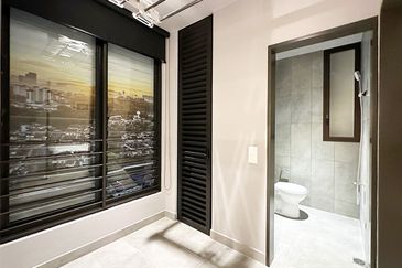 Exclusive sky semi-d. Freehold very low density - only 126 units with private lift land private obby, ev bay & extra store