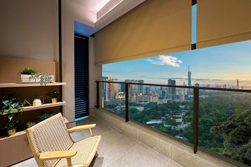 Freehold only 126 units with private lift lobby, ev bay & extra store