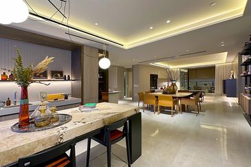 Freehold only 126 units with private lift lobby, ev bay & extra store