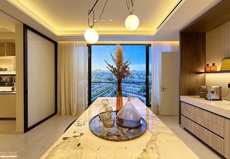 Freehold only 126 units with private lift lobby, ev bay & extra store