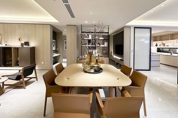 Freehold only 126 units with private lift lobby, ev bay & extra store