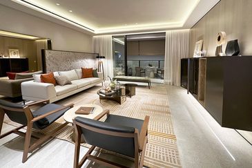 Freehold only 126 units with private lift lobby, ev bay & extra store