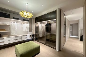 Freehold only 126 units with private lift lobby, ev bay & extra store