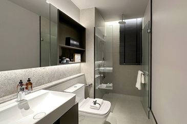 Freehold only 126 units with private lift lobby, ev bay & extra store