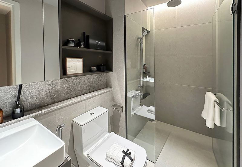 Freehold only 126 units with private lift lobby, ev bay & extra store