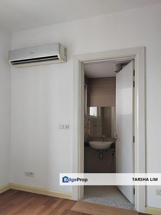 Magnificent unblocked green and mutiara view. Breezy quiet all time., Selangor, Mutiara Damansara