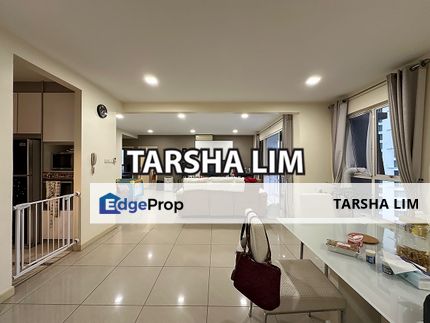 Super value buy unit with ample of living and dining area. Breezy and quiet all time., Kuala Lumpur, Mont Kiara