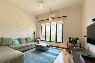 Unique E&O inspired resort home. Excellent structured ready to move in.