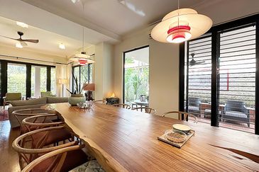 Unique E&O inspired resort home. Excellent structured ready to move in.