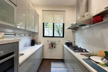 Unique E&O inspired resort home. Excellent structured ready to move in.