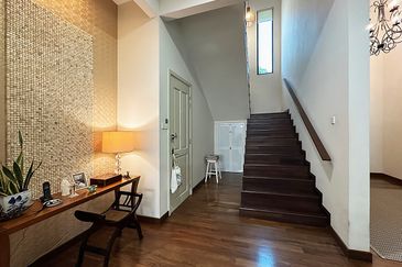 Unique E&O inspired resort home. Excellent structured ready to move in.