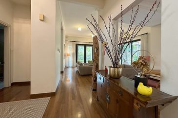 Unique E&O inspired resort home. Excellent structured ready to move in.