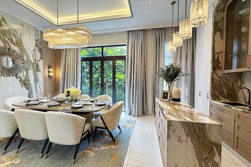 Rafflesia @ The Hill