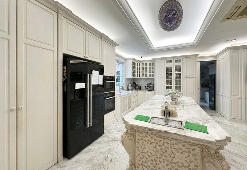 24 hours guarded bungalow with  6parking, pool, jacuzzi and smart home